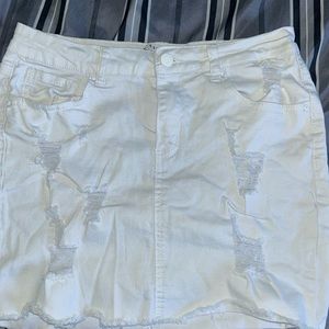 Cute white mini skirt size medium
